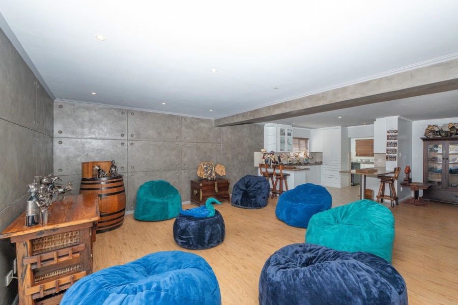 7 Bedroom Property for Sale in Myburgh Park Western Cape